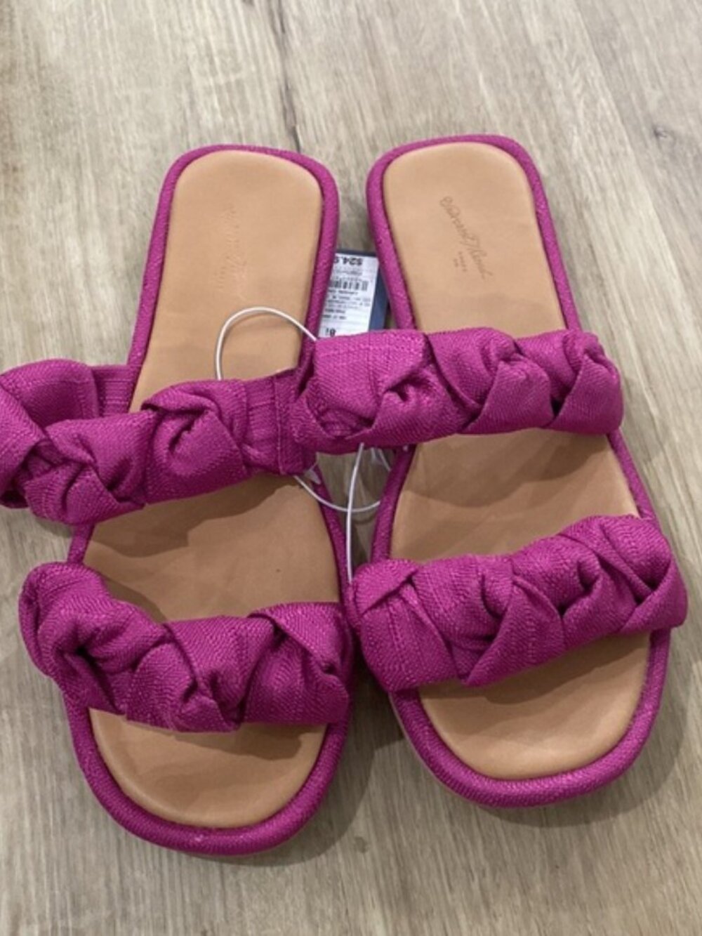 NEW Women’s Universal Thread Meg Sandals